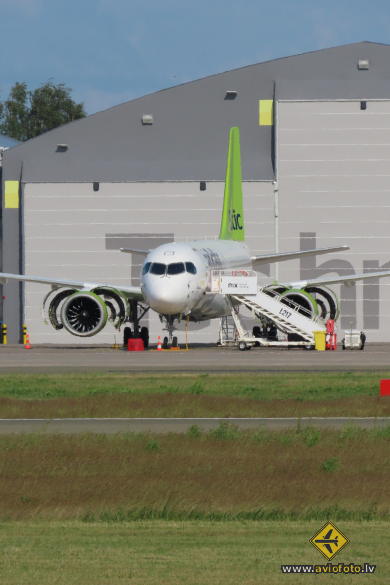 Airbus A220-300